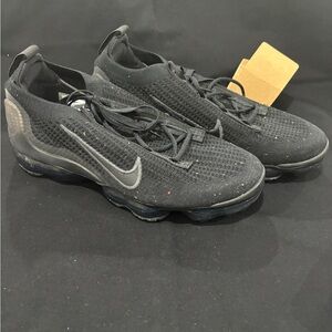 Nike Air VaporMax 2021 Flyknit Triple Black size 8